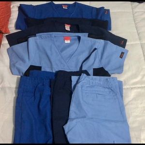 3 Sets: All XS. Top 2 pockets